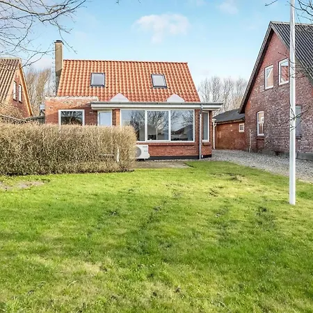 3 Bedroom Gorgeous In Prázdninový dům *